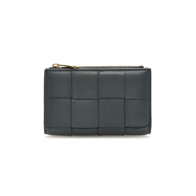 BOTTEGA VENETA NAPPA MAXI INTRECCIATO MEDIUM CASSETTE BIFOLD ZIP WALLET THUNDER  (15*12*1cm)
