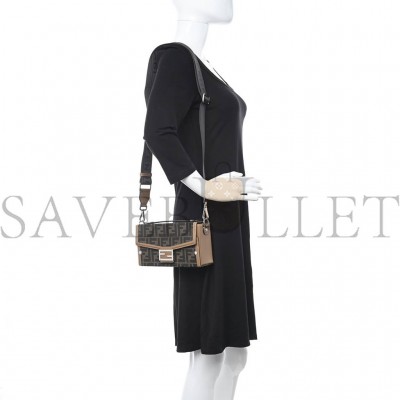 FENDI RECYCLED FABRIC JACQUARD VITELLO KING FF 1974 BAGUETTE SOFT TRUNK TOBACCO MORO SAND (21*15*6cm)