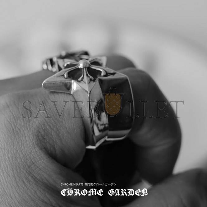CHROME HEARTS LARGE STAR RING CHROME HEARTS LARGE STAR RING