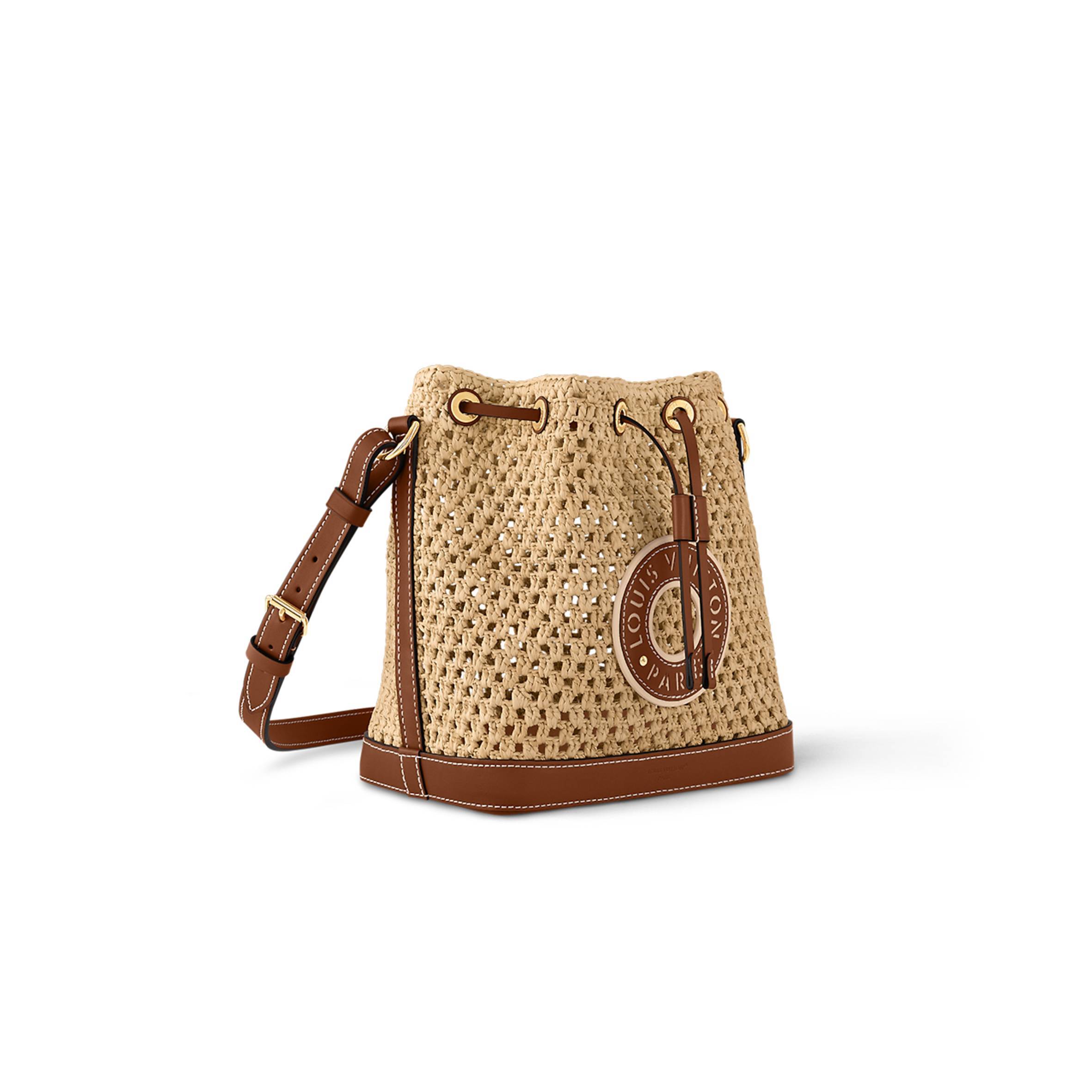 LOUIS VUITTON LV BY THE POOL M24722 (24*22*15cm) LOUIS VUITTON LV BY THE POOL M24722 (24*22*15cm)
