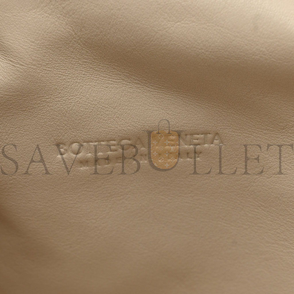 BOTTEGA VENETA SMOOTH BUTTER CALF THE POUCH OVERSIZED CLUTCH MIS (39*18*14cm) BOTTEGA VENETA SMOOTH BUTTER CALF THE POUCH OVERSIZED CLUTCH MIS (39*18*14cm)