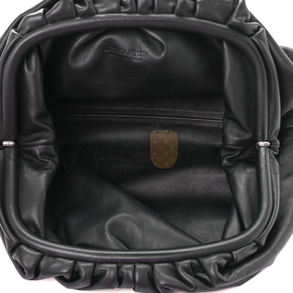 BOTTEGA VENETA SMOOTH BUTTER CALF THE POUCH OVERSIZED CLUTCH BLACK (38*18*8cm) BOTTEGA VENETA SMOOTH BUTTER CALF THE POUCH OVERSIZED CLUTCH BLACK (38*18*8cm)