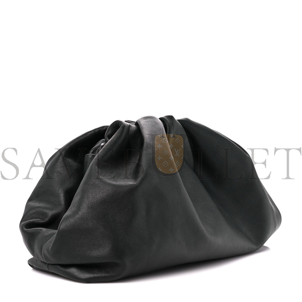 BOTTEGA VENETA SMOOTH BUTTER CALF THE POUCH OVERSIZED CLUTCH BLACK (38*18*8cm) BOTTEGA VENETA SMOOTH BUTTER CALF THE POUCH OVERSIZED CLUTCH BLACK (38*18*8cm)