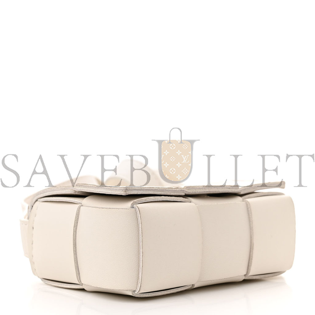 BOTTEGA VENETA LAMBSKIN MAXI INTRECCIATO EXTRA MINI CASSETTE CROSSBODY BAG WHITE (13*9*4cm) BOTTEGA VENETA LAMBSKIN MAXI INTRECCIATO EXTRA MINI CASSETTE CROSSBODY BAG WHITE (13*9*4cm)
