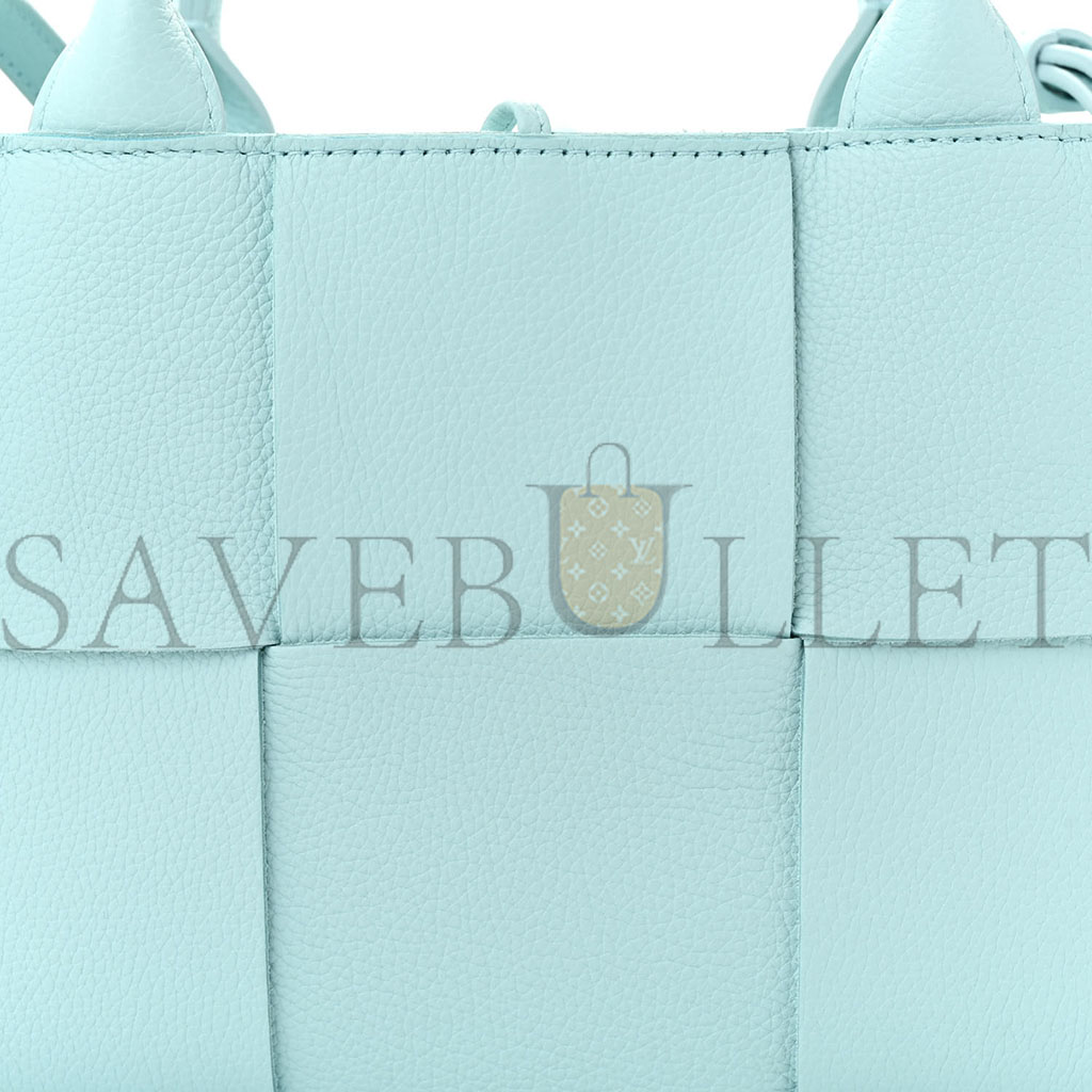 BOTTEGA VENETA GRAINED CALFSKIN MAXI INTRECCIATO MINI ARCO TOTE PALE BLUE (25*17*8cm) BOTTEGA VENETA GRAINED CALFSKIN MAXI INTRECCIATO MINI ARCO TOTE PALE BLUE (25*17*8cm)