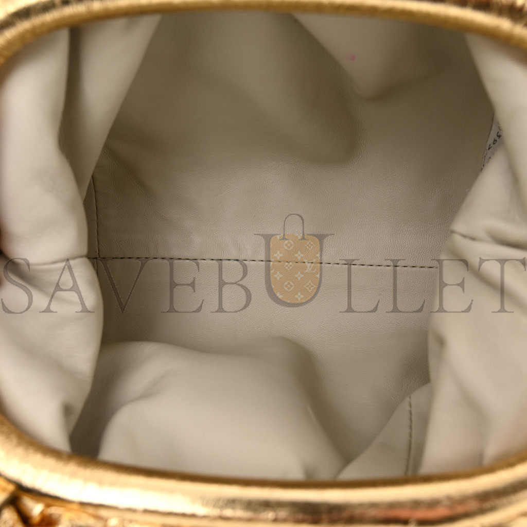 BOTTEGA VENETA METALLIC CRINKLED LAMBSKIN THE MINI POUCH ORO (22*12*6cm) BOTTEGA VENETA METALLIC CRINKLED LAMBSKIN THE MINI POUCH ORO (22*12*6cm)