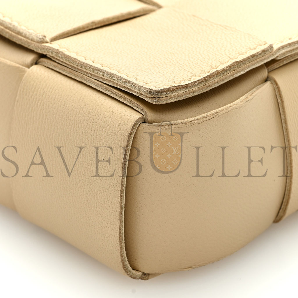 BOTTEGA VENETA LAMBSKIN MAXI INTRECCIO CANDY CASSETTE CROSSBODY BAG PORRIDGE GOLD (12*9*4cm) BOTTEGA VENETA LAMBSKIN MAXI INTRECCIO CANDY CASSETTE CROSSBODY BAG PORRIDGE GOLD (12*9*4cm)