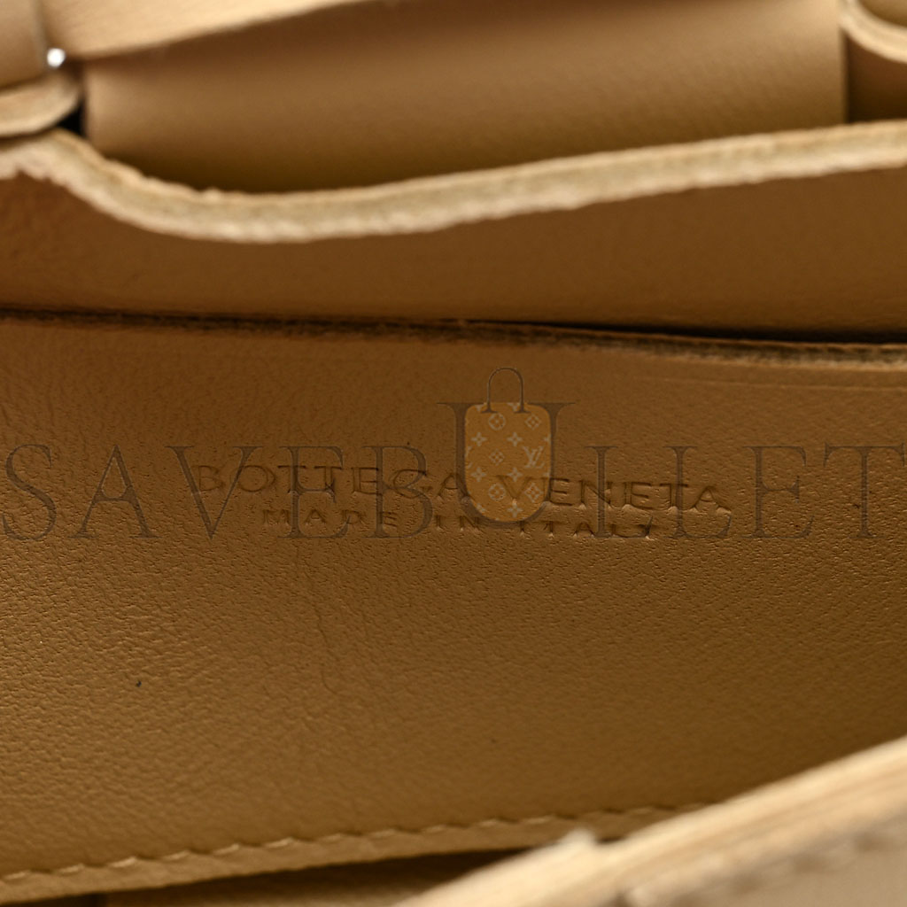 BOTTEGA VENETA LAMBSKIN MAXI INTRECCIO CANDY CASSETTE CROSSBODY BAG PORRIDGE GOLD (12*9*4cm) BOTTEGA VENETA LAMBSKIN MAXI INTRECCIO CANDY CASSETTE CROSSBODY BAG PORRIDGE GOLD (12*9*4cm)
