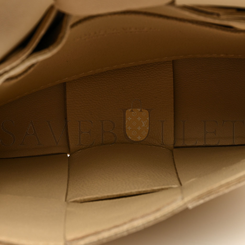 BOTTEGA VENETA LAMBSKIN MAXI INTRECCIO CANDY CASSETTE CROSSBODY BAG PORRIDGE GOLD (12*9*4cm) BOTTEGA VENETA LAMBSKIN MAXI INTRECCIO CANDY CASSETTE CROSSBODY BAG PORRIDGE GOLD (12*9*4cm)