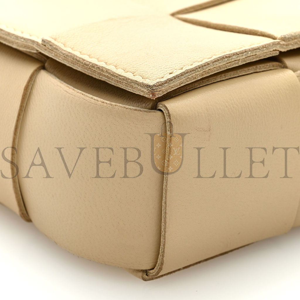 BOTTEGA VENETA LAMBSKIN MAXI INTRECCIO CANDY CASSETTE CROSSBODY BAG PORRIDGE GOLD (12*9*4cm) BOTTEGA VENETA LAMBSKIN MAXI INTRECCIO CANDY CASSETTE CROSSBODY BAG PORRIDGE GOLD (12*9*4cm)