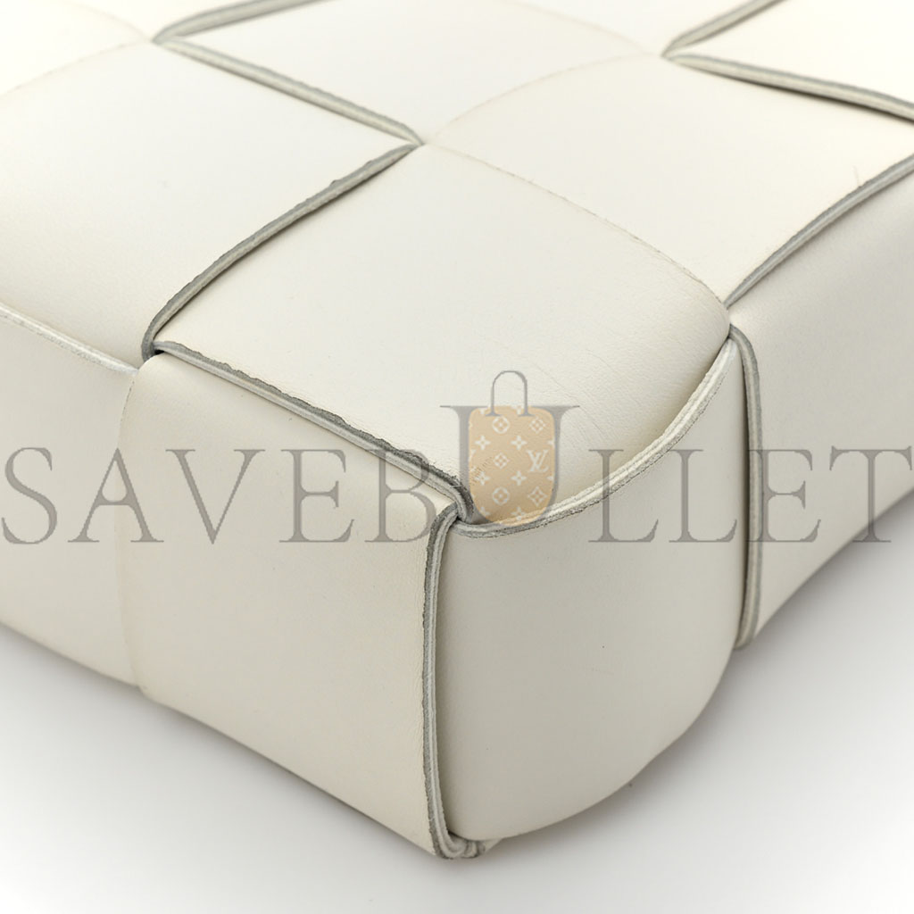 BOTTEGA VENETA LAMBSKIN MAXI INTRECCIATO CASSETTE MESSENGER CHALK (26*23*5cm) BOTTEGA VENETA LAMBSKIN MAXI INTRECCIATO CASSETTE MESSENGER CHALK (26*23*5cm)