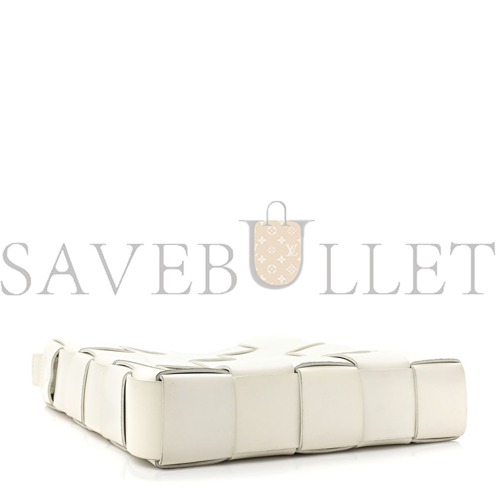 BOTTEGA VENETA LAMBSKIN MAXI INTRECCIATO CASSETTE MESSENGER CHALK (26*23*5cm) BOTTEGA VENETA LAMBSKIN MAXI INTRECCIATO CASSETTE MESSENGER CHALK (26*23*5cm)