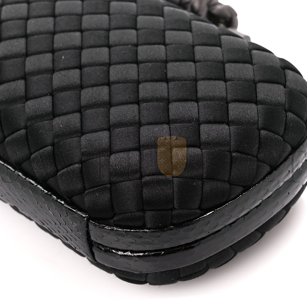 BOTTEGA VENETA SATIN INTRECCIO IMPERO AYERS KNOT CLUTCH BLACK (17*10*4cm) BOTTEGA VENETA SATIN INTRECCIO IMPERO AYERS KNOT CLUTCH BLACK (17*10*4cm)