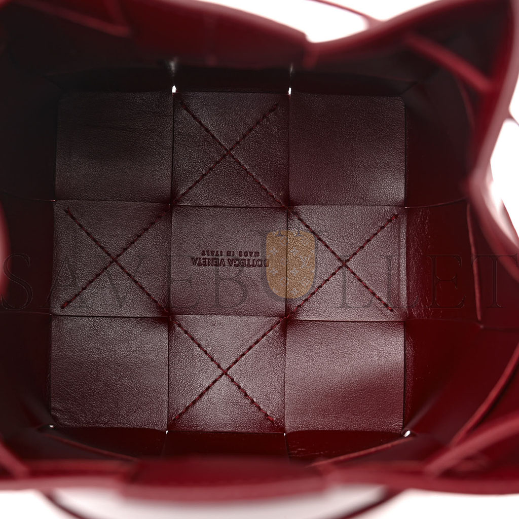 BOTTEGA VENETA NAPPA MAXI INTRECCIATO SMALL CASSETTE BUCKET BAG BORDEAUX (18*14*13cm) BOTTEGA VENETA NAPPA MAXI INTRECCIATO SMALL CASSETTE BUCKET BAG BORDEAUX (18*14*13cm)