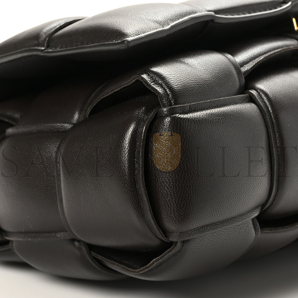 BOTTEGA VENETA LAMBSKIN MAXI INTRECCIATO PADDED CHAIN CASSETTE CROSSBODY BAG BLACK (25*17*8cm) BOTTEGA VENETA LAMBSKIN MAXI INTRECCIATO PADDED CHAIN CASSETTE CROSSBODY BAG BLACK (25*17*8cm)