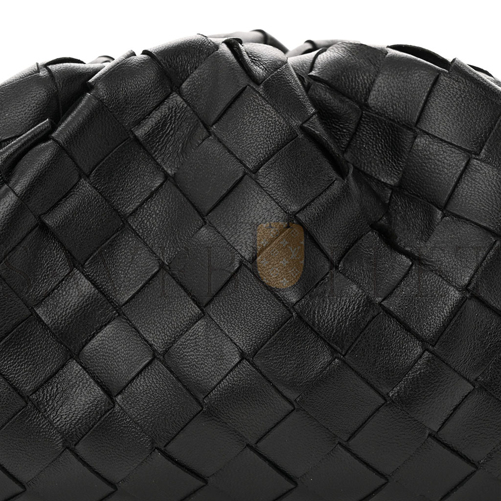 BOTTEGA VENETA NAPPA INTRECCIATO THE MINI POUCH BLACK (22*15*7cm) BOTTEGA VENETA NAPPA INTRECCIATO THE MINI POUCH BLACK (22*15*7cm)