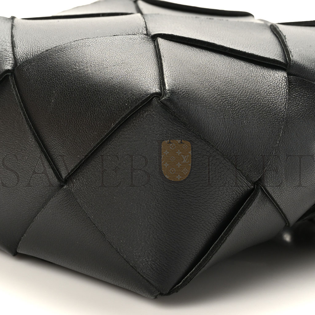 BOTTEGA VENETA LAMBSKIN MAXI INTRECCIATO MINI CASSETTE CAMERA BAG BLACK (15*14*7cm) BOTTEGA VENETA LAMBSKIN MAXI INTRECCIATO MINI CASSETTE CAMERA BAG BLACK (15*14*7cm)