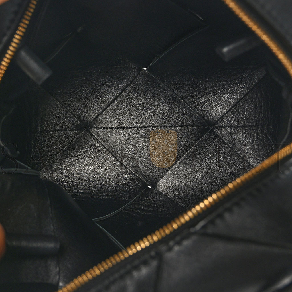 BOTTEGA VENETA LAMBSKIN MAXI INTRECCIATO MINI CASSETTE CAMERA BAG BLACK (15*14*7cm) BOTTEGA VENETA LAMBSKIN MAXI INTRECCIATO MINI CASSETTE CAMERA BAG BLACK (15*14*7cm)