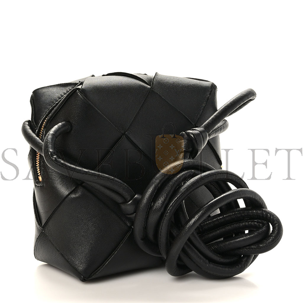 BOTTEGA VENETA LAMBSKIN MAXI INTRECCIATO MINI CASSETTE CAMERA BAG BLACK (15*14*7cm) BOTTEGA VENETA LAMBSKIN MAXI INTRECCIATO MINI CASSETTE CAMERA BAG BLACK (15*14*7cm)