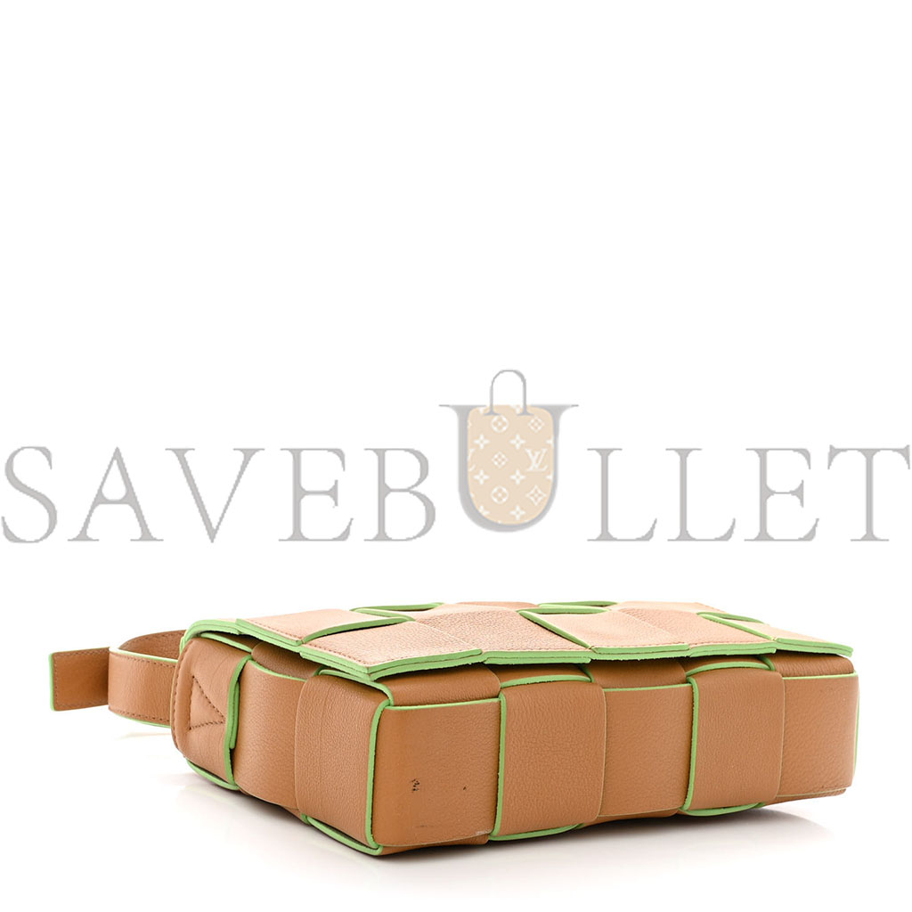 BOTTEGA VENETA GRAINED CALFSKIN MAXI INTRECCIATO CASSETTE CROSSBODY BAG CARAMEL PISTACHIO (23*15*5.5cm) BOTTEGA VENETA GRAINED CALFSKIN MAXI INTRECCIATO CASSETTE CROSSBODY BAG CARAMEL PISTACHIO (23*15*5.5cm)