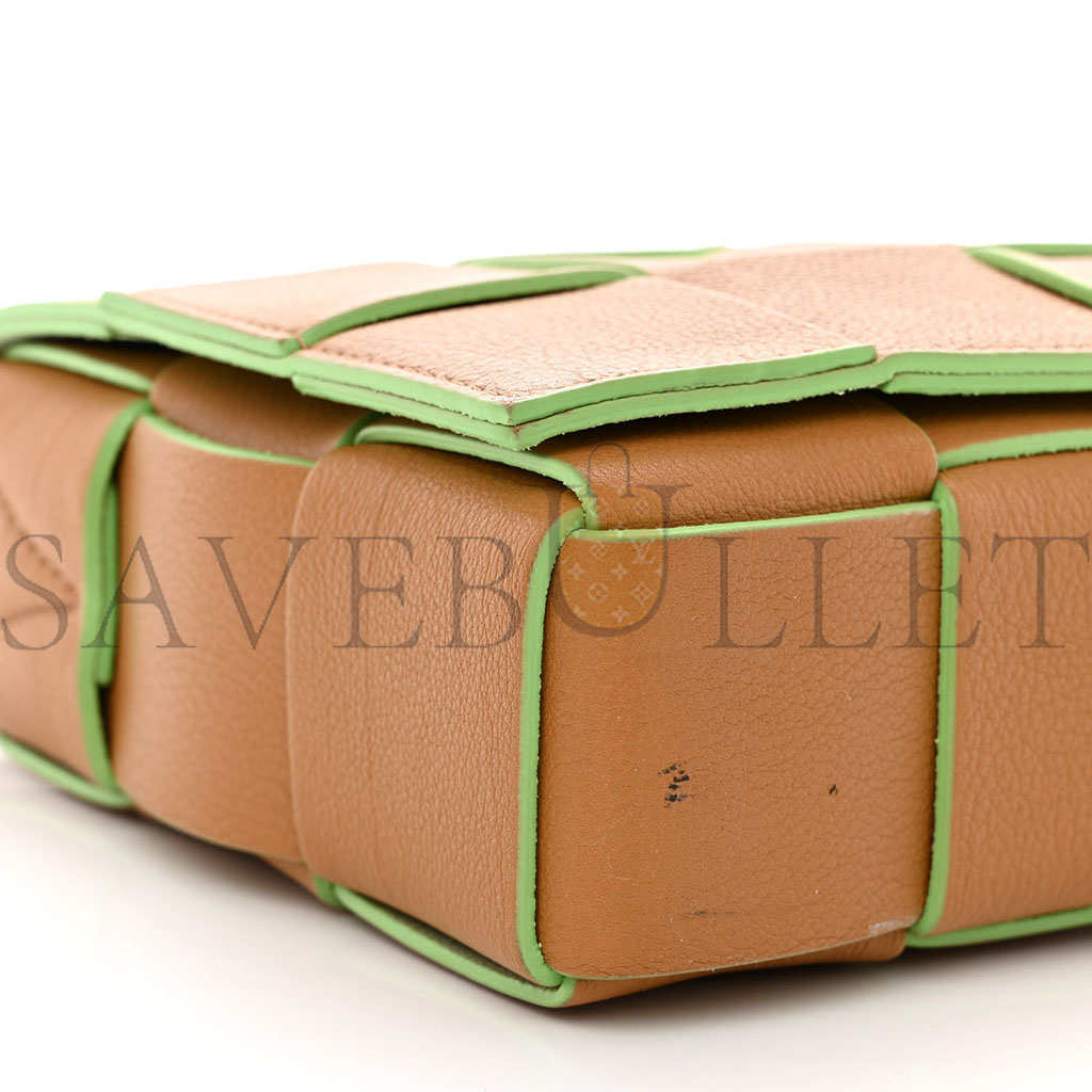 BOTTEGA VENETA GRAINED CALFSKIN MAXI INTRECCIATO CASSETTE CROSSBODY BAG CARAMEL PISTACHIO (23*15*5.5cm) BOTTEGA VENETA GRAINED CALFSKIN MAXI INTRECCIATO CASSETTE CROSSBODY BAG CARAMEL PISTACHIO (23*15*5.5cm)