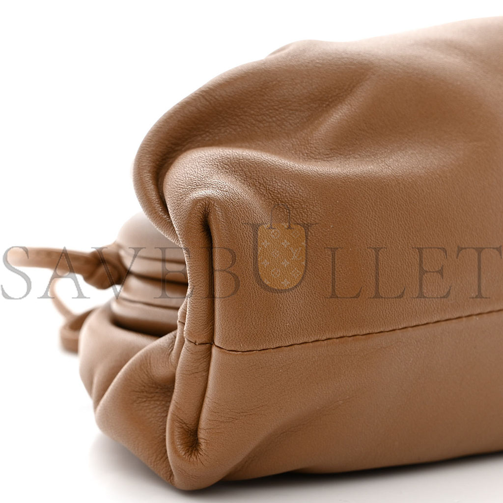BOTTEGA VENETA BUTTER CALFSKIN THE MINI POUCH CAMMELLO (22*13*6cm) BOTTEGA VENETA BUTTER CALFSKIN THE MINI POUCH CAMMELLO (22*13*6cm)