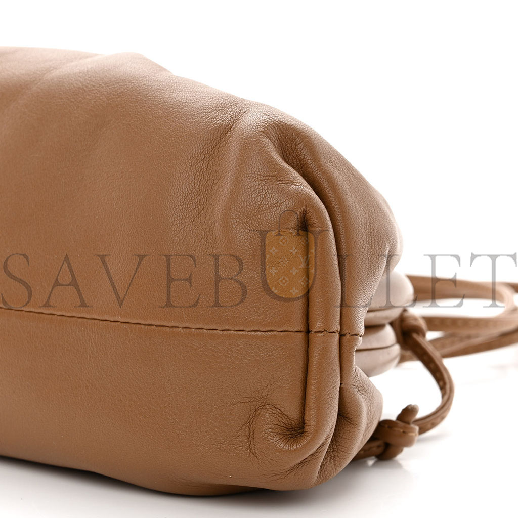 BOTTEGA VENETA BUTTER CALFSKIN THE MINI POUCH CAMMELLO (22*13*6cm) BOTTEGA VENETA BUTTER CALFSKIN THE MINI POUCH CAMMELLO (22*13*6cm)
