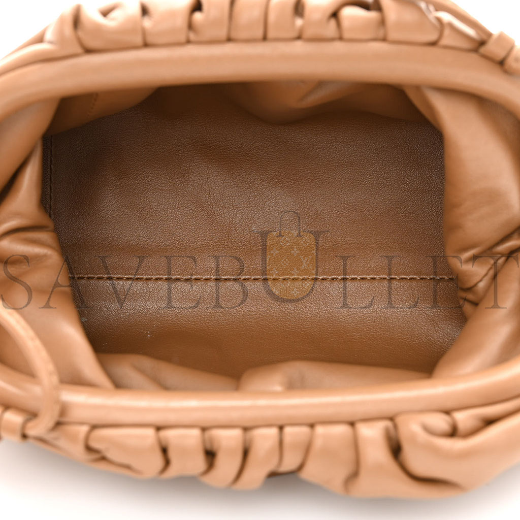 BOTTEGA VENETA BUTTER CALFSKIN THE MINI POUCH CAMMELLO (22*13*6cm) BOTTEGA VENETA BUTTER CALFSKIN THE MINI POUCH CAMMELLO (22*13*6cm)