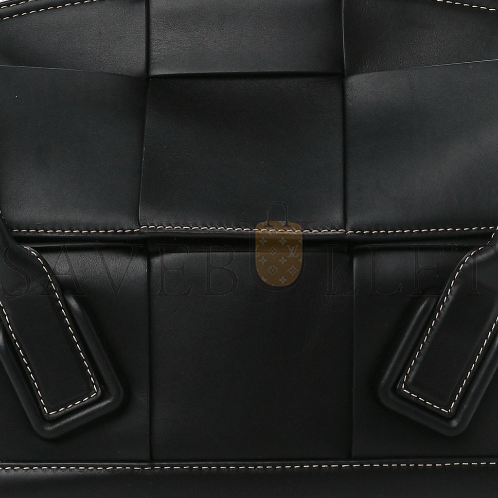 BOTTEGA VENETA FRENCH CALFSKIN MAXI INTRECCIATO ARCO 33 BLACK (25*22*9cm) BOTTEGA VENETA FRENCH CALFSKIN MAXI INTRECCIATO ARCO 33 BLACK (25*22*9cm)