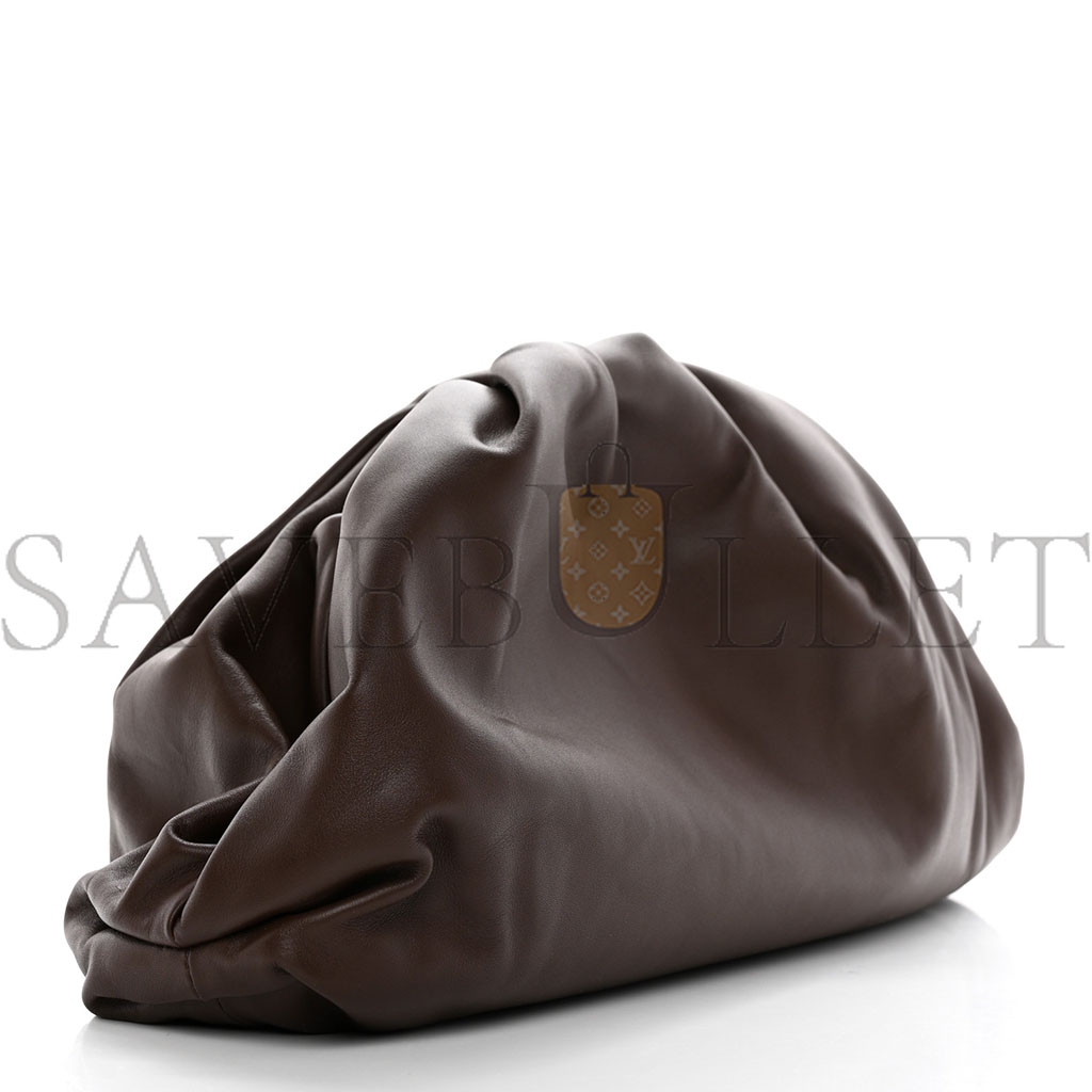 BOTTEGA VENETA SMOOTH BUTTER CALF THE POUCH OVERSIZED CLUTCH BROWNIE (39*19*9cm) BOTTEGA VENETA SMOOTH BUTTER CALF THE POUCH OVERSIZED CLUTCH BROWNIE (39*19*9cm)