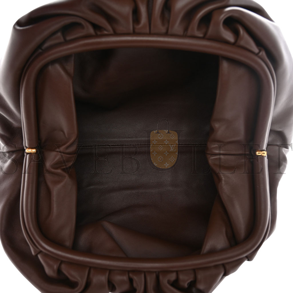 BOTTEGA VENETA SMOOTH BUTTER CALF THE POUCH OVERSIZED CLUTCH BROWNIE (39*19*9cm) BOTTEGA VENETA SMOOTH BUTTER CALF THE POUCH OVERSIZED CLUTCH BROWNIE (39*19*9cm)