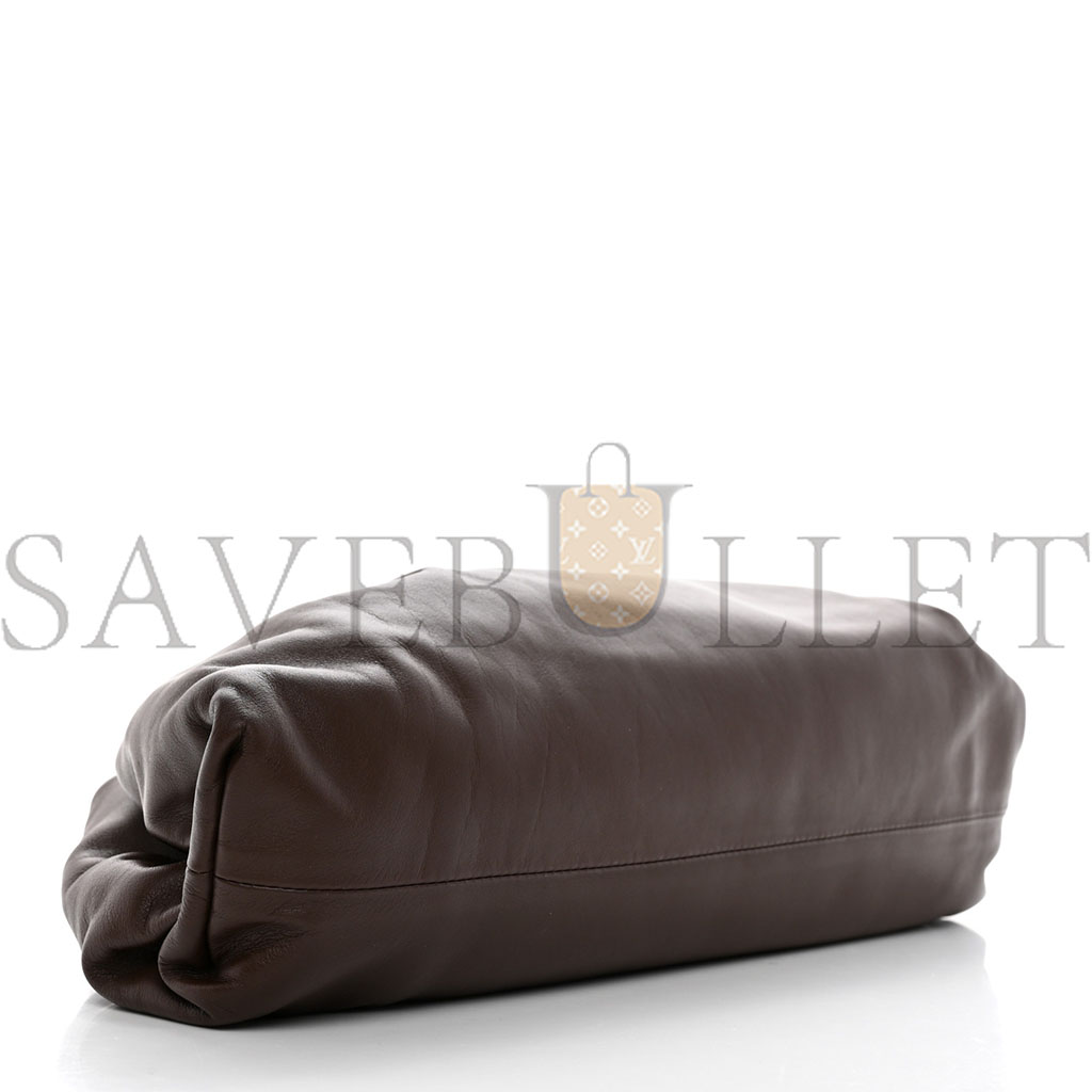 BOTTEGA VENETA SMOOTH BUTTER CALF THE POUCH OVERSIZED CLUTCH BROWNIE (39*19*9cm) BOTTEGA VENETA SMOOTH BUTTER CALF THE POUCH OVERSIZED CLUTCH BROWNIE (39*19*9cm)