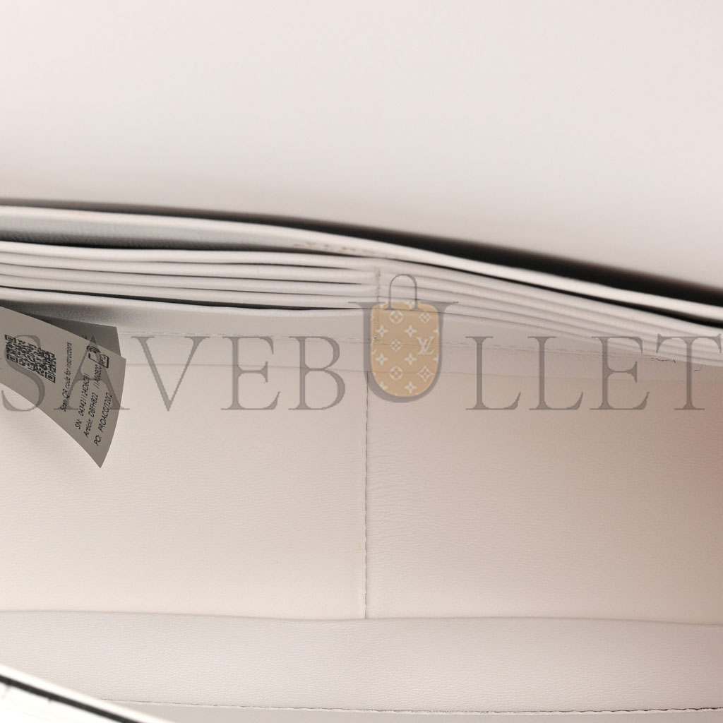 VERSACE NAPPA QUILTED STUDDED VIRTUS SHOULDER BAG WHITE (25*15*8cm) VERSACE NAPPA QUILTED STUDDED VIRTUS SHOULDER BAG WHITE (25*15*8cm)