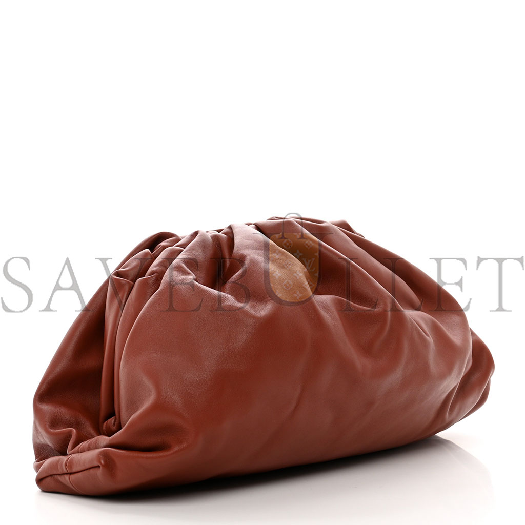 BOTTEGA VENETA SMOOTH BUTTER CALF THE POUCH OVERSIZED CLUTCH RUST (38*17*8cm) BOTTEGA VENETA SMOOTH BUTTER CALF THE POUCH OVERSIZED CLUTCH RUST (38*17*8cm)