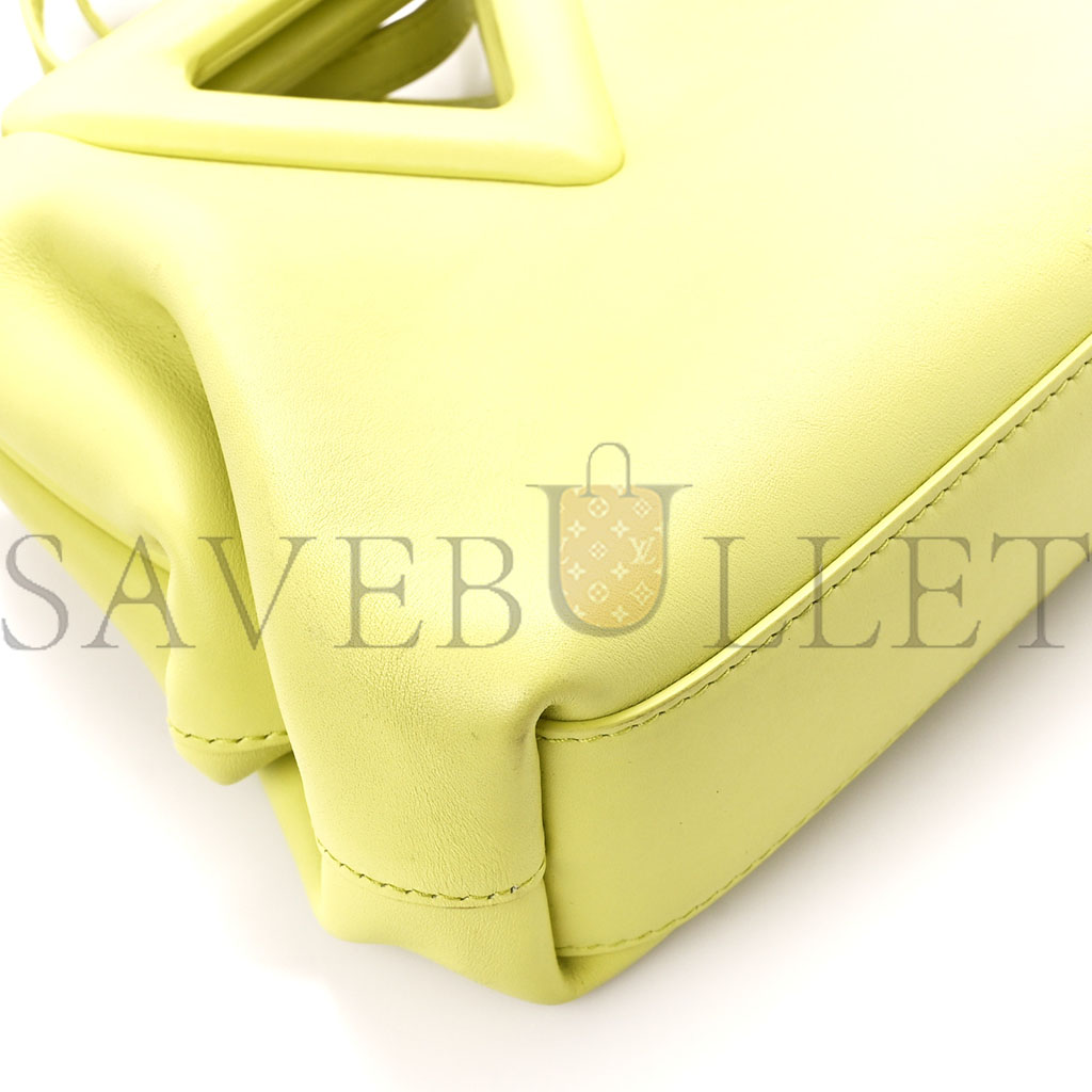 BOTTEGA VENETA CALFSKIN SMALL THE POINT TRIANGLE BAG SEAGRASS 1413556 (20*18*8cm) BOTTEGA VENETA CALFSKIN SMALL THE POINT TRIANGLE BAG SEAGRASS 1413556 (20*18*8cm)