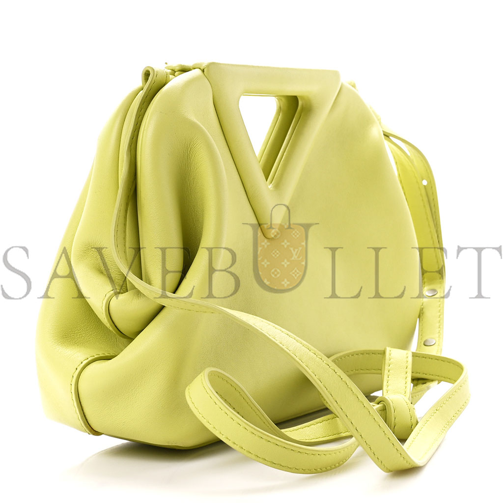 BOTTEGA VENETA CALFSKIN SMALL THE POINT TRIANGLE BAG SEAGRASS 1413556 (20*18*8cm) BOTTEGA VENETA CALFSKIN SMALL THE POINT TRIANGLE BAG SEAGRASS 1413556 (20*18*8cm)
