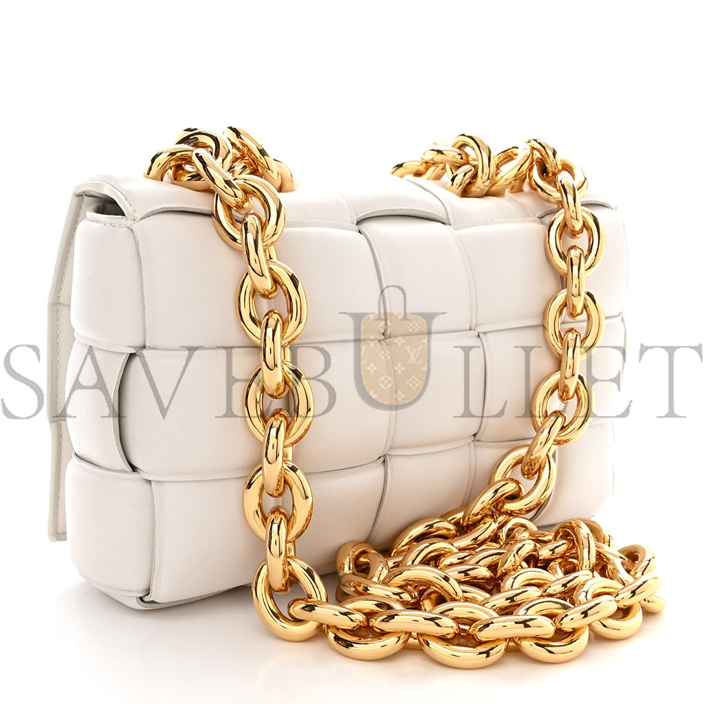 BOTTEGA VENETA LAMBSKIN MAXI INTRECCIO PADDED CHAIN CASSETTE CROSSBODY BAG WHITE (27*17*8cm) BOTTEGA VENETA LAMBSKIN MAXI INTRECCIO PADDED CHAIN CASSETTE CROSSBODY BAG WHITE (27*17*8cm)