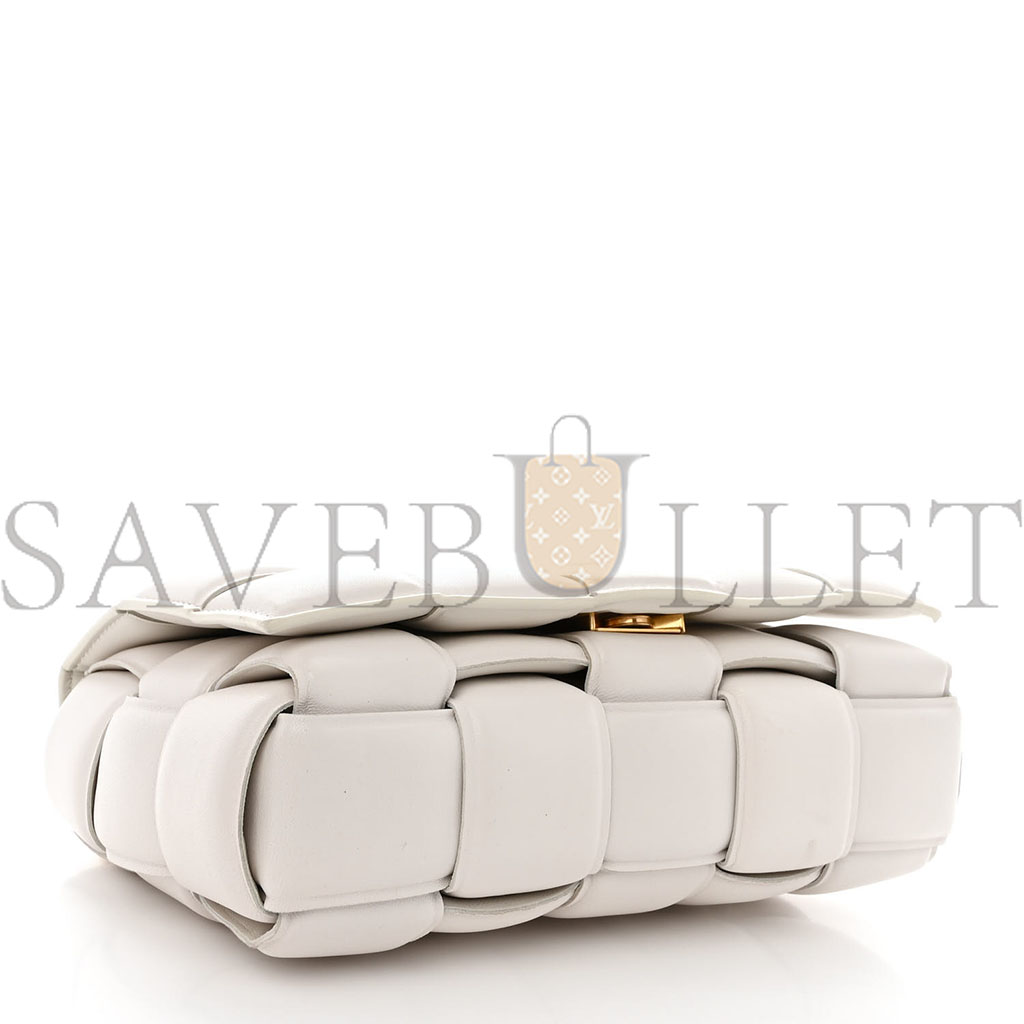 BOTTEGA VENETA LAMBSKIN MAXI INTRECCIO PADDED CHAIN CASSETTE CROSSBODY BAG WHITE (27*17*8cm) BOTTEGA VENETA LAMBSKIN MAXI INTRECCIO PADDED CHAIN CASSETTE CROSSBODY BAG WHITE (27*17*8cm)