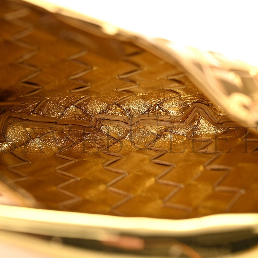 BOTTEGA VENETA MIRROR LAMINATED NAPPA INTRECCIATO MINI SARDINE BAG GOLD (20*15*3cm) BOTTEGA VENETA MIRROR LAMINATED NAPPA INTRECCIATO MINI SARDINE BAG GOLD (20*15*3cm)