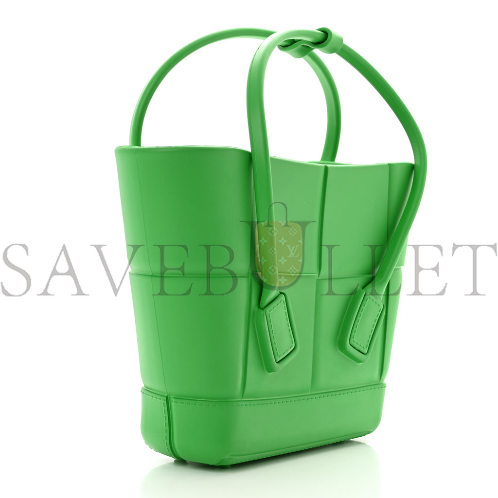 BOTTEGA VENETA RUBBER MAXI INTRECCIATO MINI ARCO GRASS (21*18*8cm) BOTTEGA VENETA RUBBER MAXI INTRECCIATO MINI ARCO GRASS (21*18*8cm)