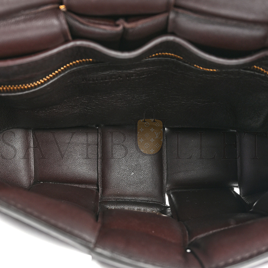 BOTTEGA VENETA LAMBSKIN MAXI INTRECCIO PADDED CHAIN CASSETTE CROSSBODY BAG FONDANT (25*17*8cm) BOTTEGA VENETA LAMBSKIN MAXI INTRECCIO PADDED CHAIN CASSETTE CROSSBODY BAG FONDANT (25*17*8cm)