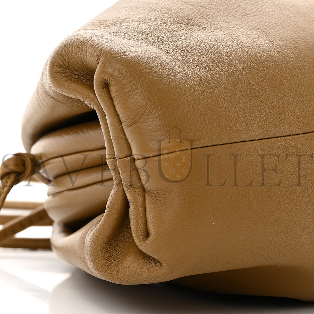 BOTTEGA VENETA BUTTER CALFSKIN THE MINI POUCH CAMMELLO (22*14*5cm) BOTTEGA VENETA BUTTER CALFSKIN THE MINI POUCH CAMMELLO (22*14*5cm)