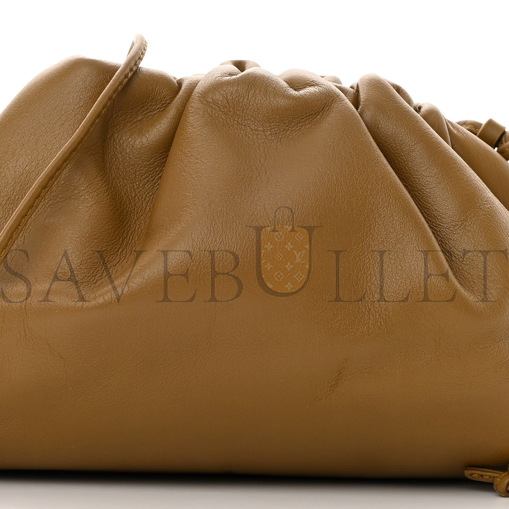 BOTTEGA VENETA BUTTER CALFSKIN THE MINI POUCH CAMMELLO (22*14*5cm) BOTTEGA VENETA BUTTER CALFSKIN THE MINI POUCH CAMMELLO (22*14*5cm)