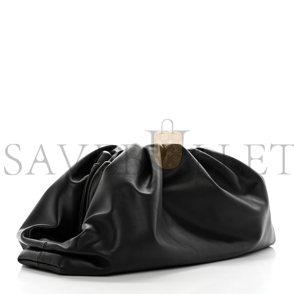 BOTTEGA VENETA SMOOTH BUTTER CALF THE POUCH OVERSIZED CLUTCH BLACK (38*18*8cm) BOTTEGA VENETA SMOOTH BUTTER CALF THE POUCH OVERSIZED CLUTCH BLACK (38*18*8cm)