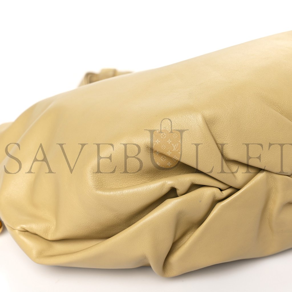 BOTTEGA VENETA NAPPA THE BULB SHOULDER CLUTCH TAPIOCA (38*17*9cm) BOTTEGA VENETA NAPPA THE BULB SHOULDER CLUTCH TAPIOCA (38*17*9cm)