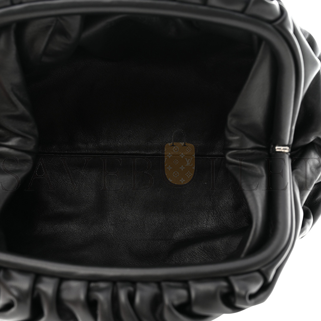 BOTTEGA VENETA SMOOTH BUTTER CALF THE POUCH OVERSIZED CLUTCH BLACK (37*19*8cm) BOTTEGA VENETA SMOOTH BUTTER CALF THE POUCH OVERSIZED CLUTCH BLACK (37*19*8cm)
