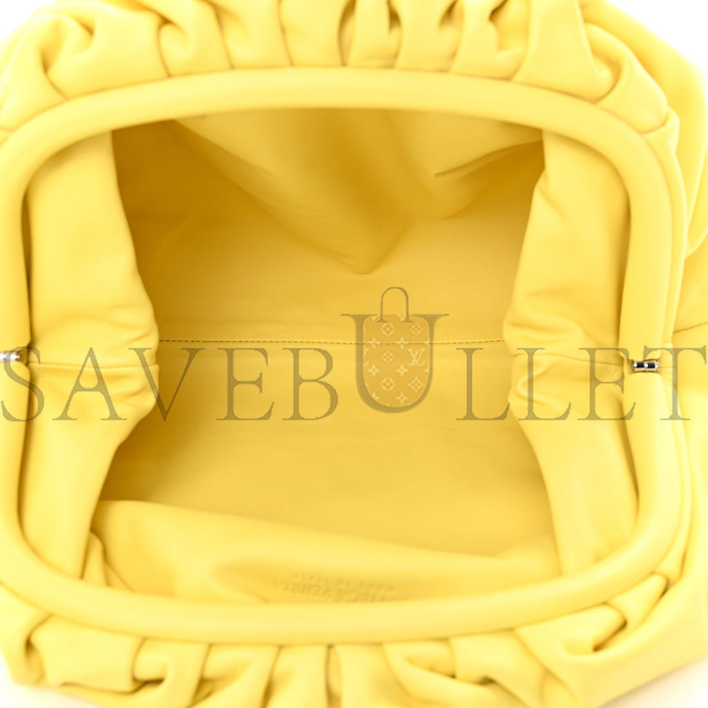 BOTTEGA VENETA SMOOTH BUTTER CALF THE POUCH OVERSIZED CLUTCH SHERBERT (35*20*8cm) BOTTEGA VENETA SMOOTH BUTTER CALF THE POUCH OVERSIZED CLUTCH SHERBERT (35*20*8cm)