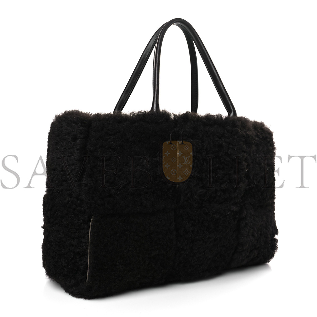 BOTTEGA VENETA SHEARLING INTRECCIATO ARCO TOTE FONDANT (38*25*17cm) BOTTEGA VENETA SHEARLING INTRECCIATO ARCO TOTE FONDANT (38*25*17cm)