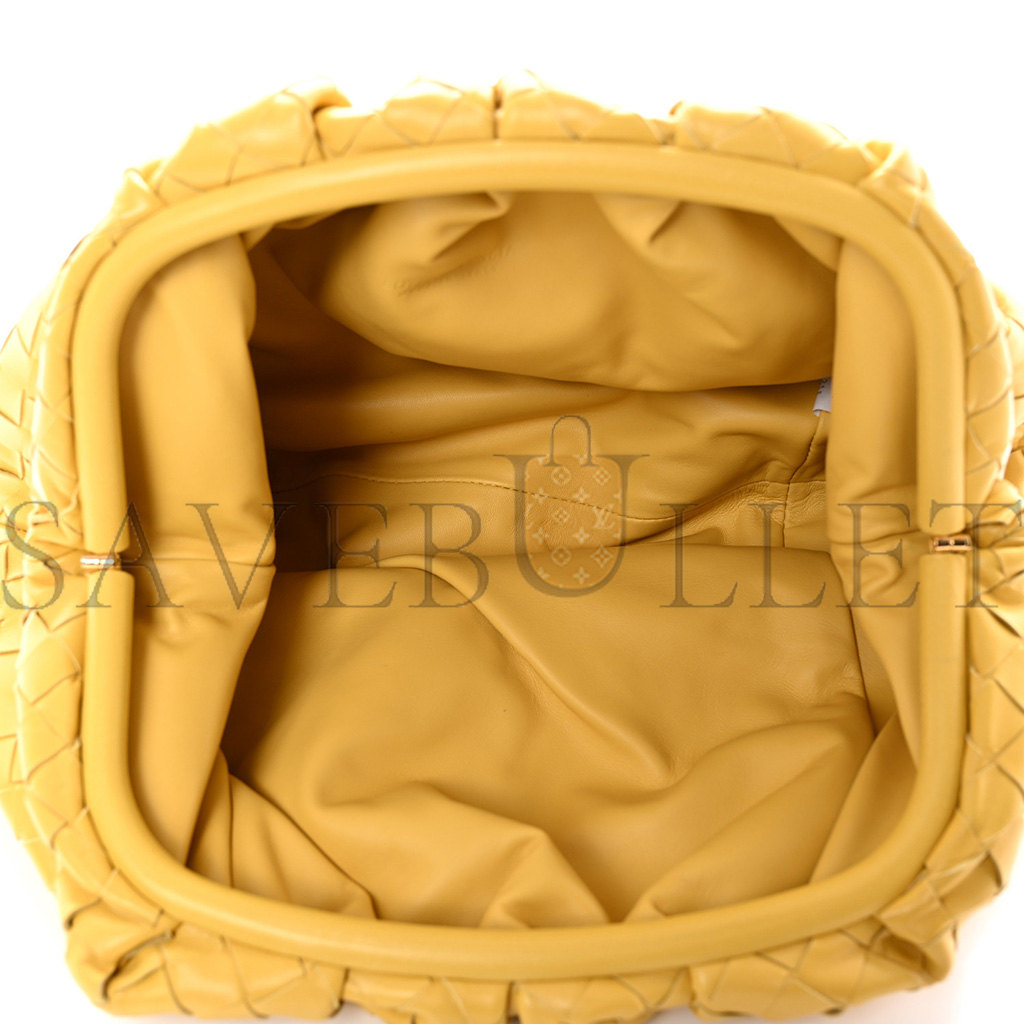 BOTTEGA VENETA NAPPA MAXI INTRECCIATO THE POUCH OVERSIZED CLUTCH CORN (38*21*8cm) BOTTEGA VENETA NAPPA MAXI INTRECCIATO THE POUCH OVERSIZED CLUTCH CORN (38*21*8cm)