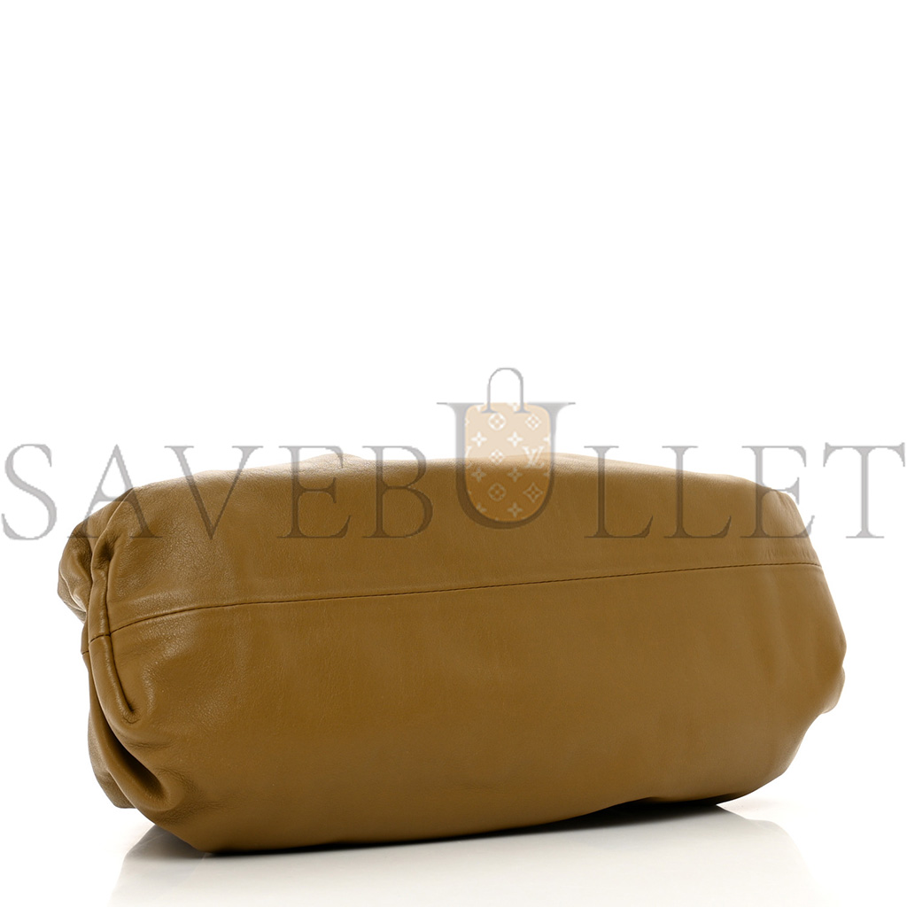 BOTTEGA VENETA SMOOTH BUTTER CALF THE POUCH OVERSIZED CLUTCH CAMMELLO (38*19*9cm) BOTTEGA VENETA SMOOTH BUTTER CALF THE POUCH OVERSIZED CLUTCH CAMMELLO (38*19*9cm)